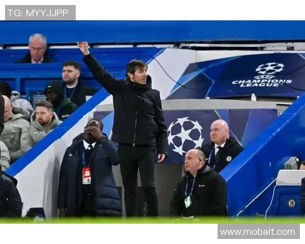 足球明星下车瞬间真实照片展现他们生活中的另一面